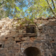 Grabesstille in der Ruine der Kirche, Reisen.