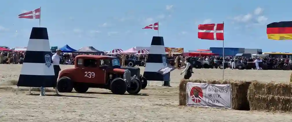 Römö: Oldtimer-Rennen auf dem breitesten Strand Europas Rennen