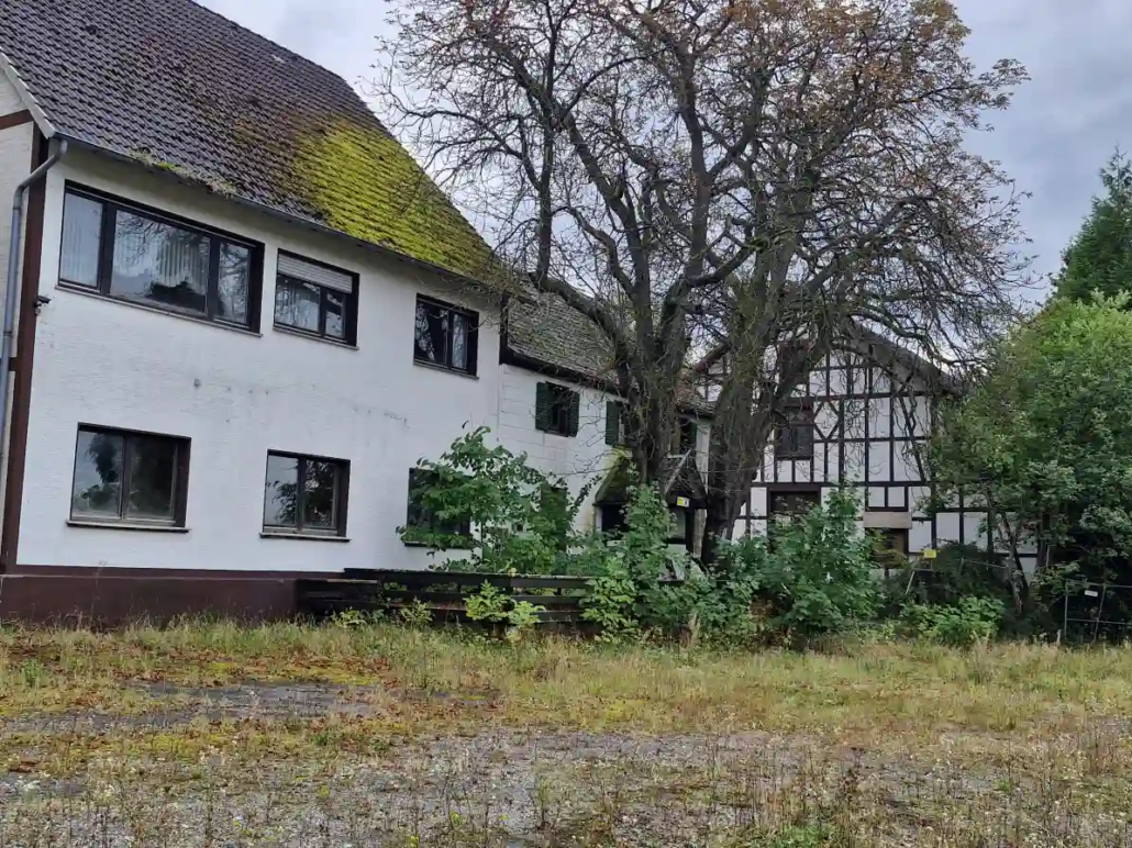 Ein Festsaal vom Verfall bedroht Haus Kettwig Ansicht komplett