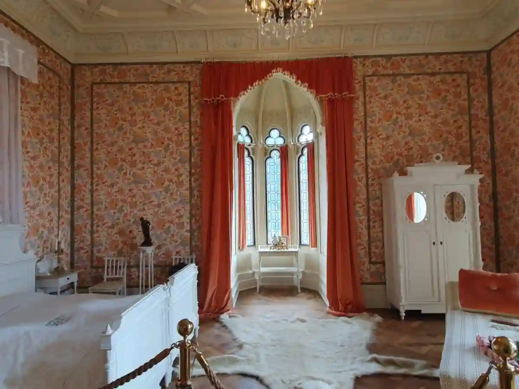 Der Fluch des Drachen und die Toten vom Siebengebirge Zimmer