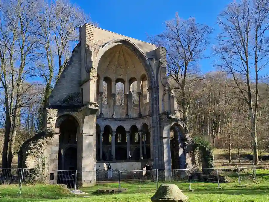 Verlassene Kirche wenn das Heilige unheimlich wird Ruine