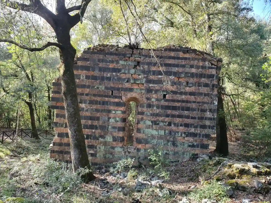 Verlassene Kirche wenn das Heilige únheimlich wird Toskana