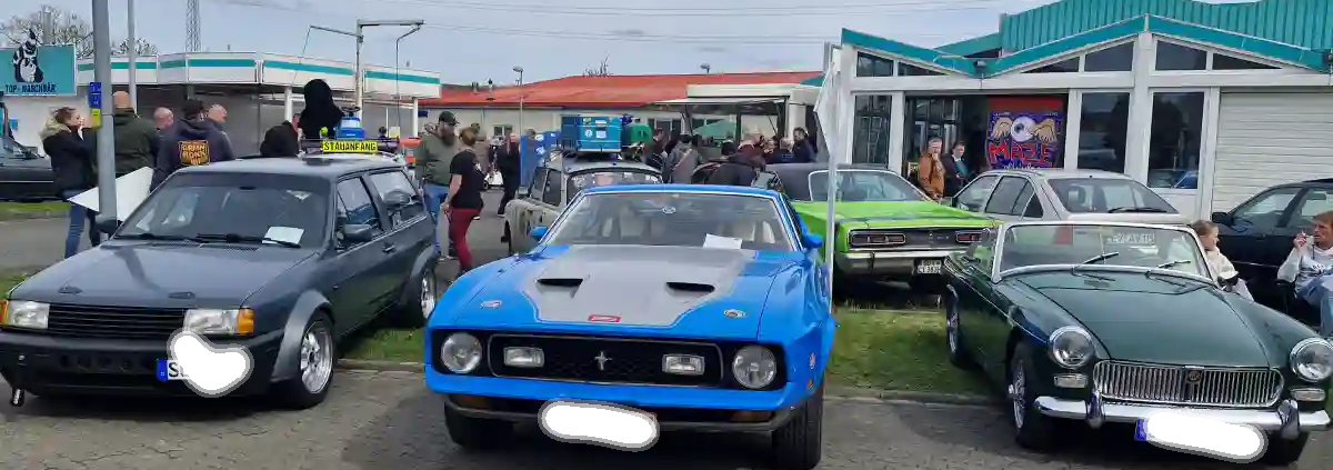 Oldtimer ueberrollen Eitorf Fords