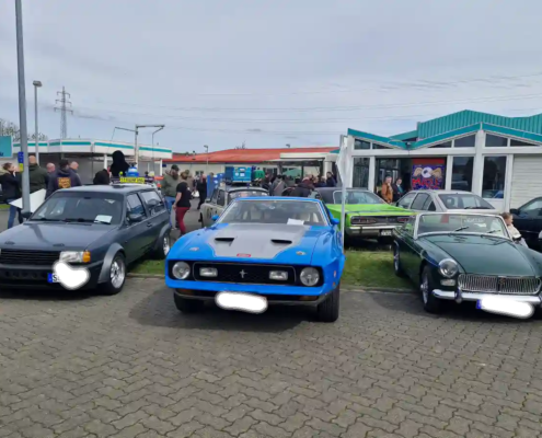 Oldtimer ueberrollen Eitorf Fords