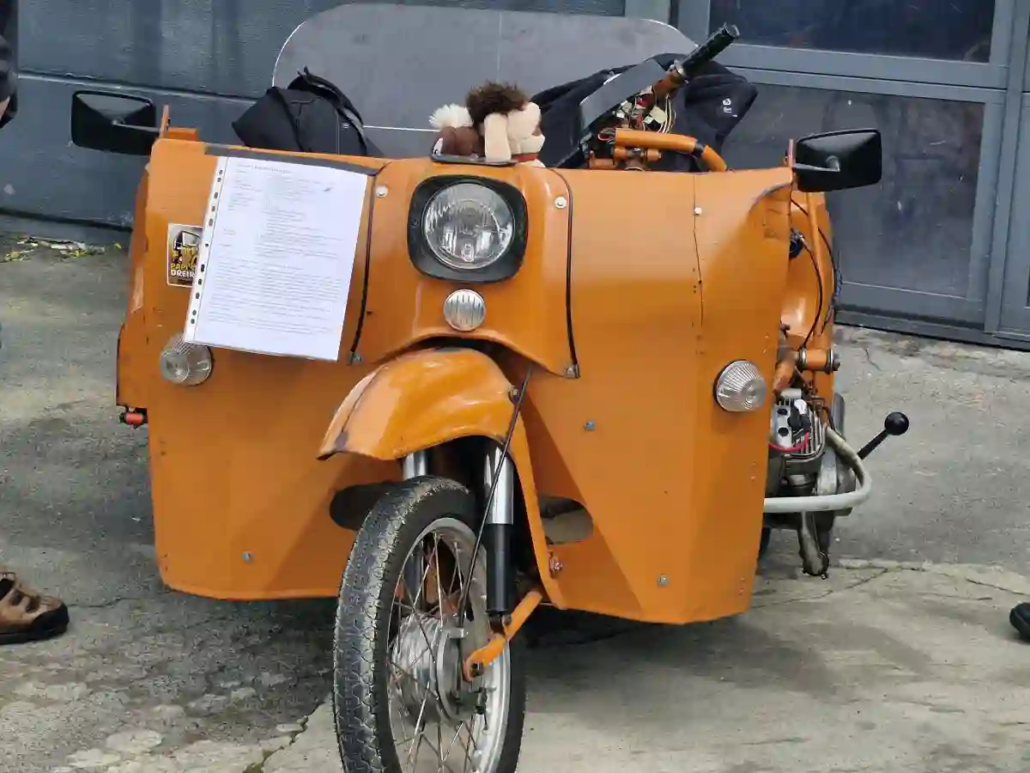 Oldtimer ueberrollen Eitorf Krankenfahrstuhl