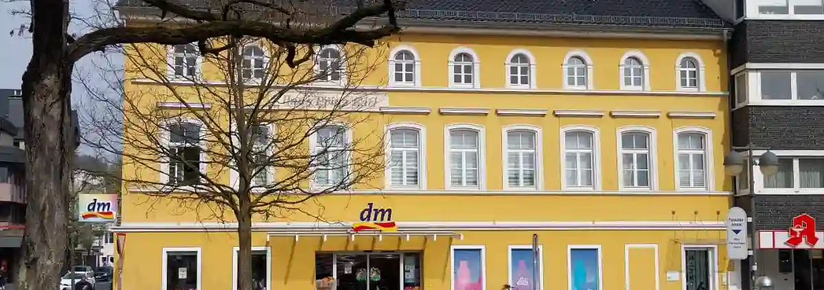 dm verlaesst den Standort Eitorf aussen weit