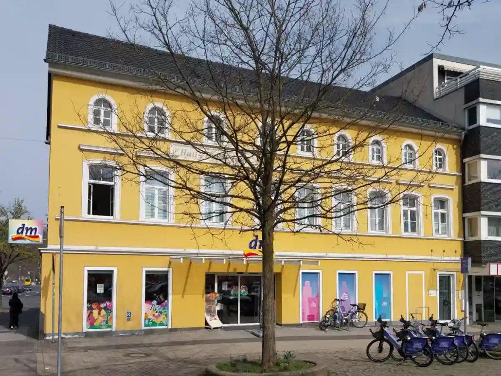 dm verlaesst den Standort Eitorf Haus aussen