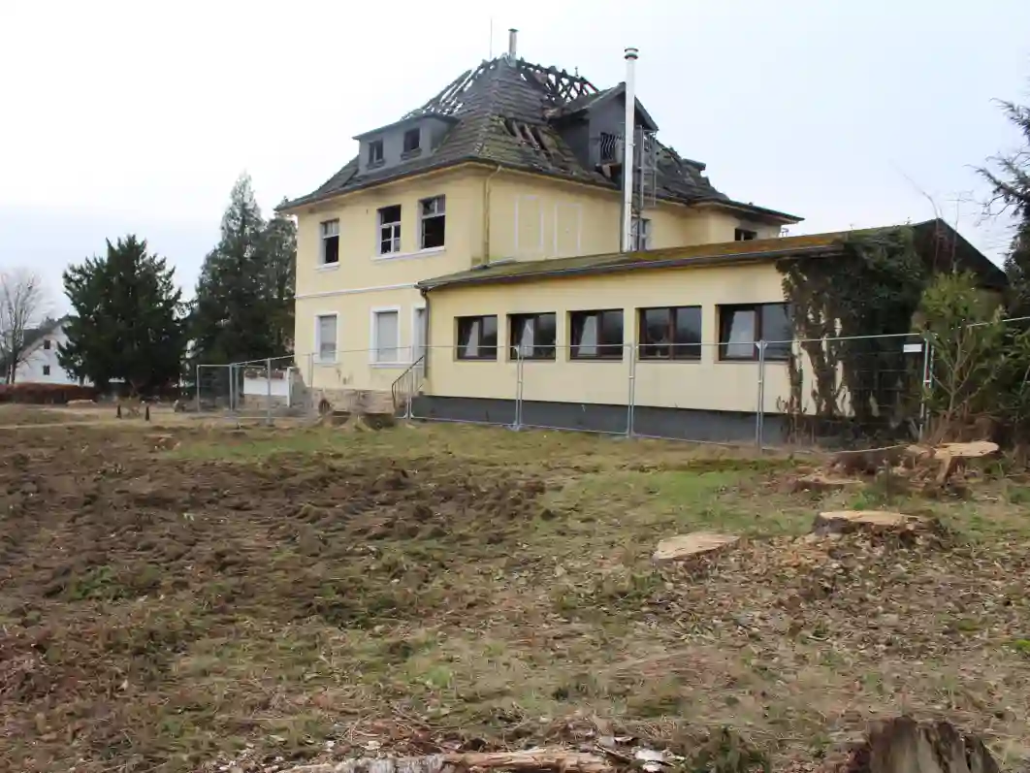 Haus im Park vom Lokal zum Lost Place Seite