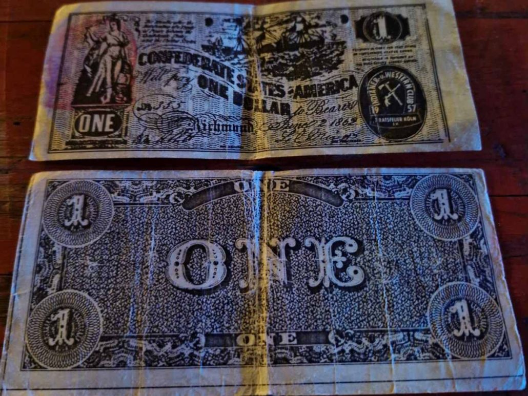 In der Westernstadt wird mit Dollar bezahlt.