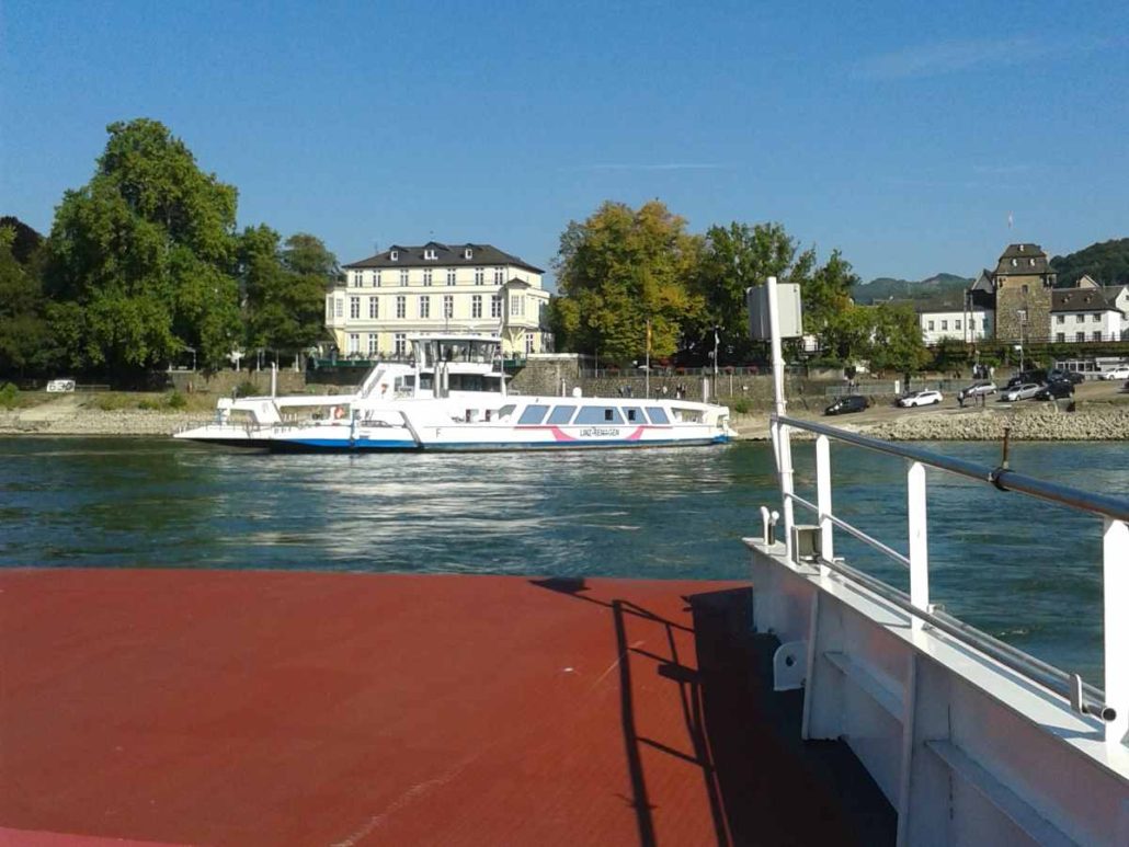 Das Chinaschiff als Rheinfaehre.