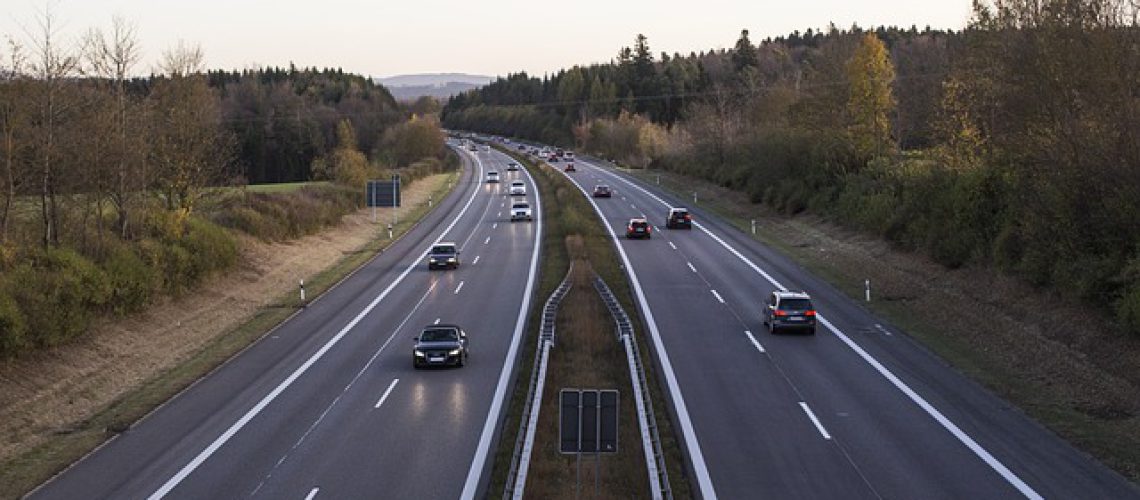 Smartphone-Crash Autobahn (Foto: Pixabay)